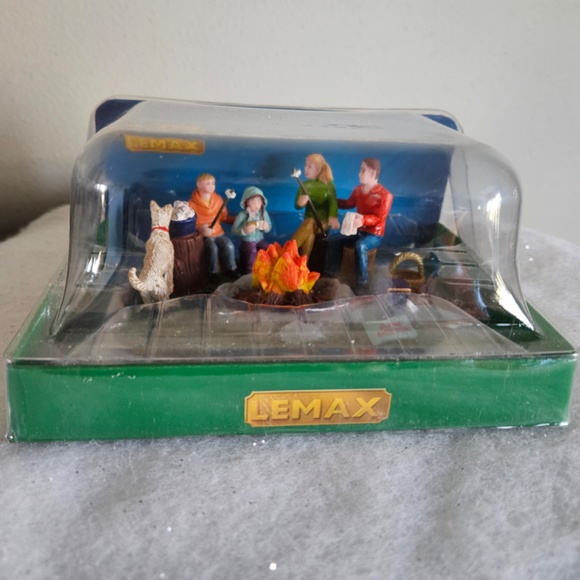 Lemax Village Collection S'More Family Fun #05524 in Box - Picture 8 of 11